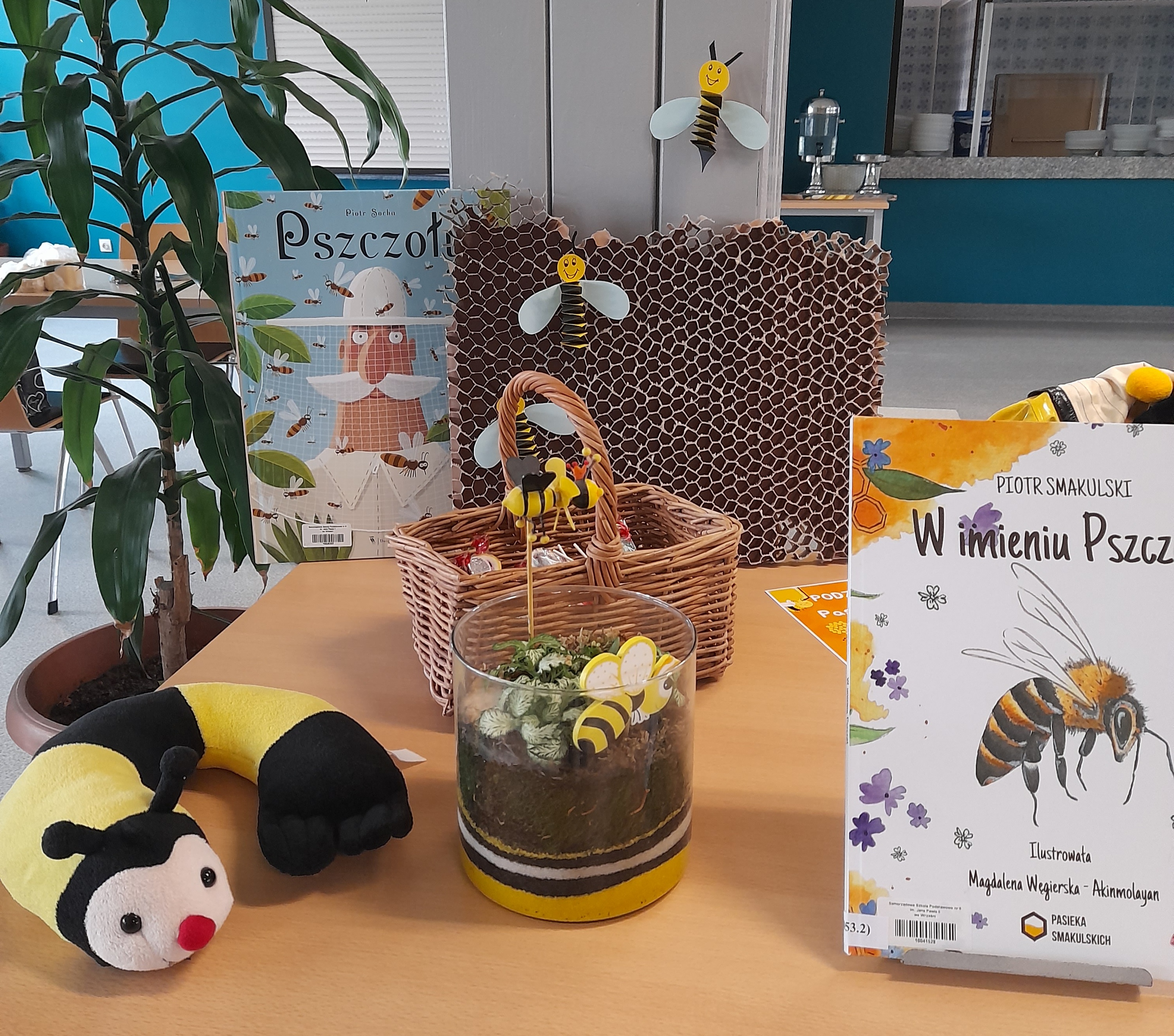 spotkanie dla uczniów klas III I VII  zainspirowane książką Piotra Sochy „Pszczoły”
