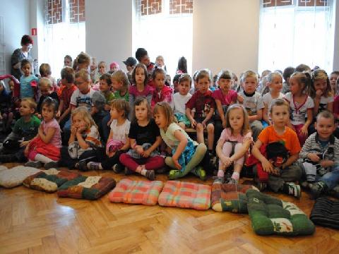 WKACYJNE PRZYGODY BAJUSIÓW W BIBLIOTECE