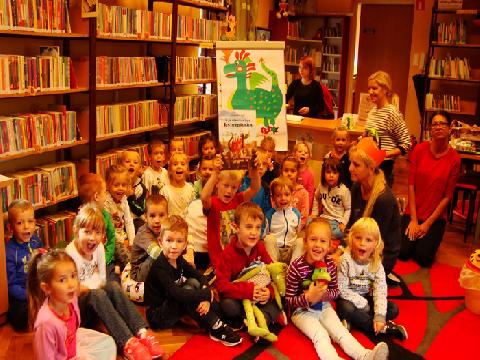 BAJKOWA WRÓŻKA ZAPRASZA DO KRAINY KSIĄŻEK - CZYLI PRZEDSZKOLAK W BIBLIOTECE