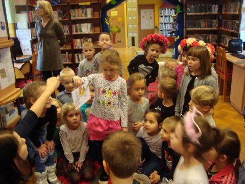 PRZEDSZKOLAK W BIBLIOTECE-STWÓRZ WŁASNE MAGICZNE MIEJSCE