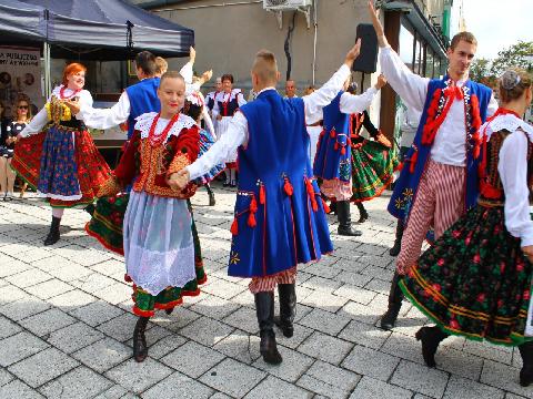 NARODOWE CZYTANIE „WESELA „ WYSPIAŃSKIEGO W BIBLIOTECE WE WRZEŚNI