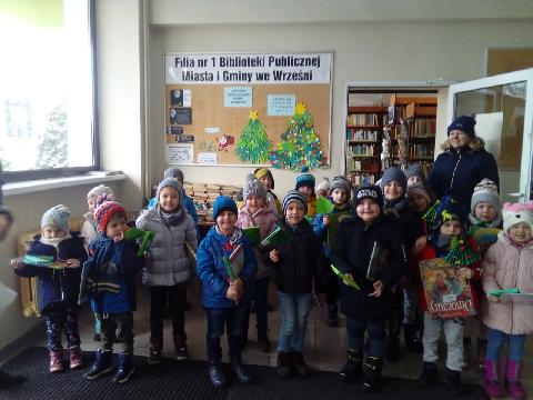 PRZEDŚWIĄTECZNE  SPOTKANIE W BIBLIOTECE