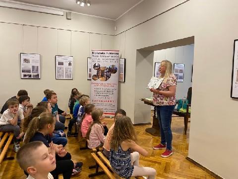 SPOTKANIA Z KSIĄŻKĄ, PODRÓŻĄ I PRZYGODĄ  PODCZAS TYGODNIA BIBLIOTEK