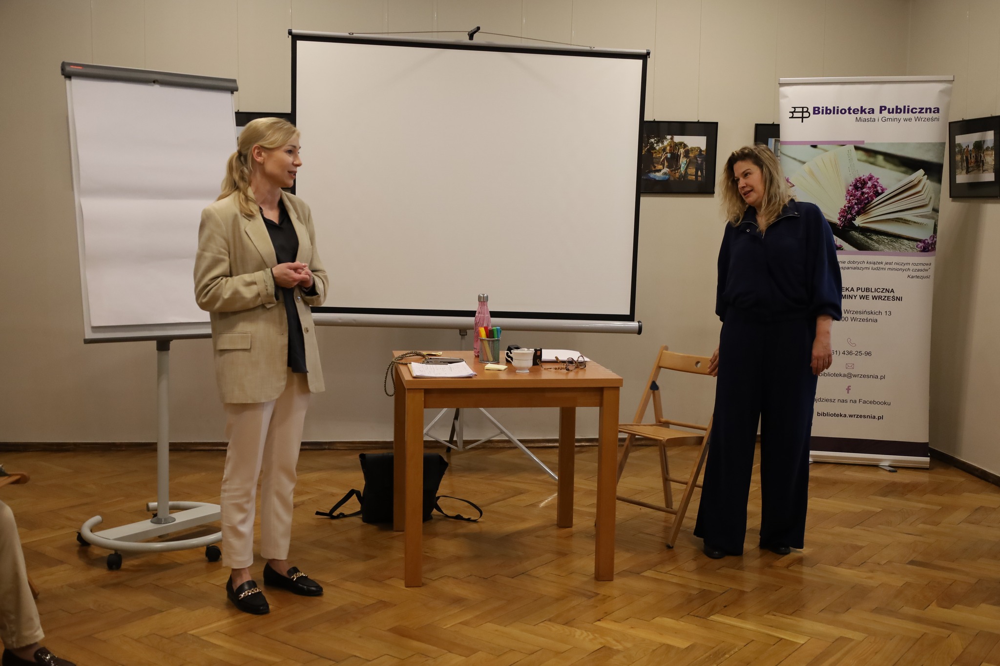 „Emocjonalne BHP bibliotekarza – czyli 360°: od relacji, przez trudne sytuacje, aż po publiczne wystąpienia i dbanie o siebie” pod takim hasłem odbyło się wczorajsze szkolenie dla bibliotekarzy z powiatu wrzesińskiego. 