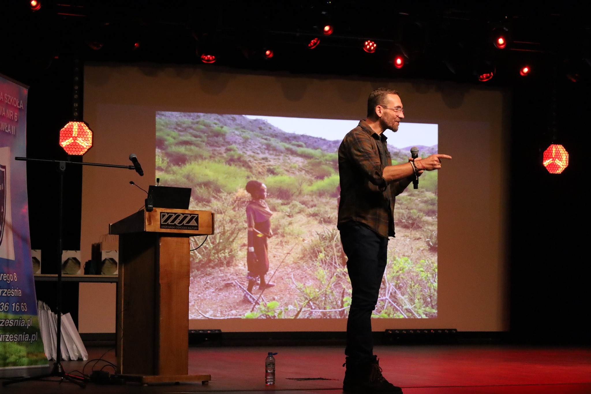 PRZEMYSŁAW KOSSAKOWSKI GOŚCIEM BIBLIOTEKI
