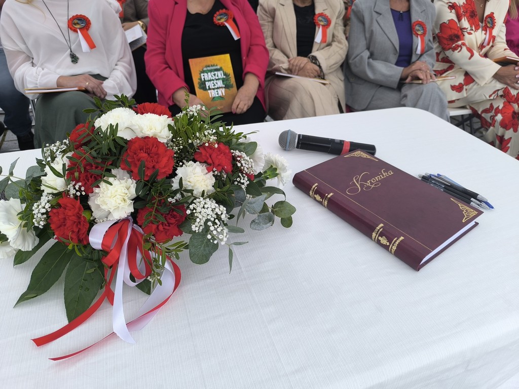 NARODOWE CZYTANIE PRZY DŹWIĘKACH HARFY