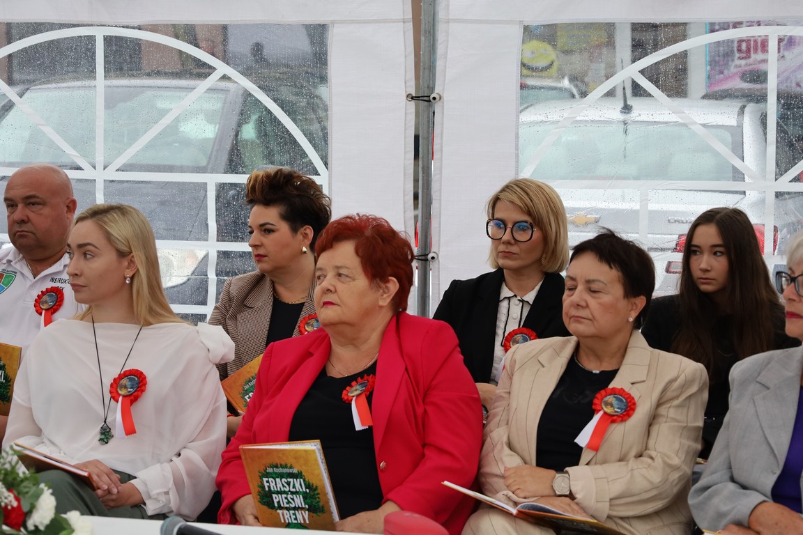 NARODOWE CZYTANIE PRZY DŹWIĘKACH HARFY